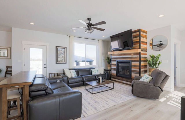 Cozy 6 bedroom home minutes from Rigby Lake