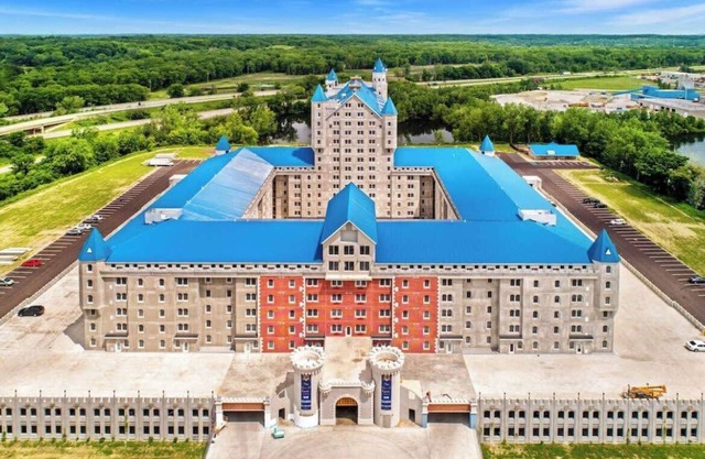 Cozy 6BR/BA Castle Escape with Luxury Amenities