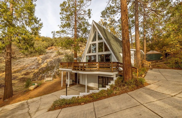 Gemütliche A Frame Cabin, Bass Lake, Ca.