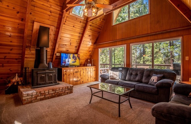 Cozy Cub Adorable A-Frame w/ Lake Access