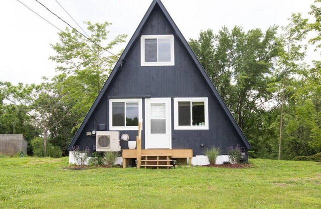 Cozy A-Frame near Burlington & Smuggler's Notch