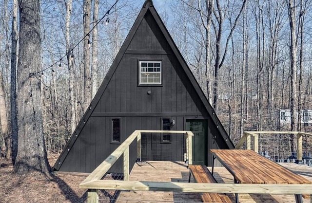 Cozy A-frame Tiny Home with Game room 3 Minutes to Lake Hartwell!