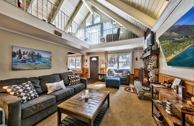 Cozy A-Frame, wood fireplace, games, pets, wheelchair-friendly