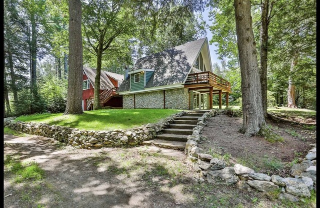 Cozy A-frame. Walk to lake. Skiing, snowmobiling, ice fishing. Gunstock Mtn.
