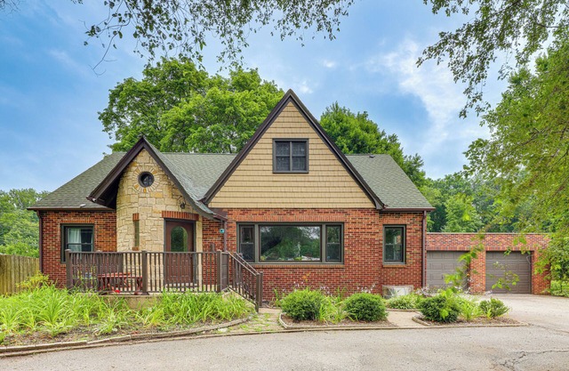 Cozy Abode ~ 3 Mi to Indiana Dunes Nat'l Park