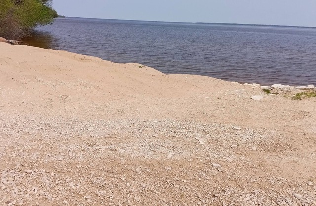 Cozy accommodations on Indian Lake with small sand beach.