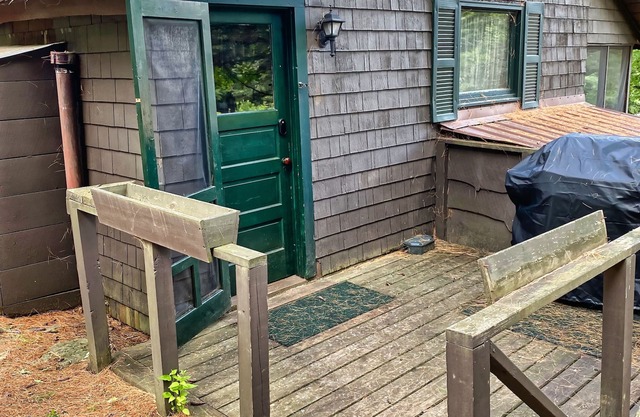 Cozy Adirondack cottage with Beach access on scenic Raquette Lake, NY.
