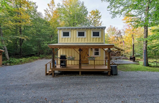 Cozy Adirondack Cottage for Two