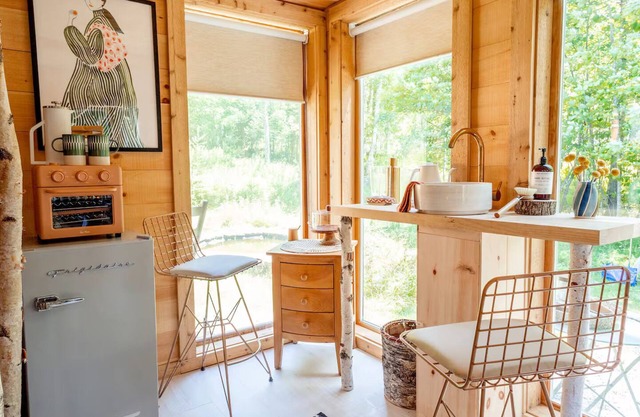 Cozy Adirondack Mountain Cottage with AC, WiFi