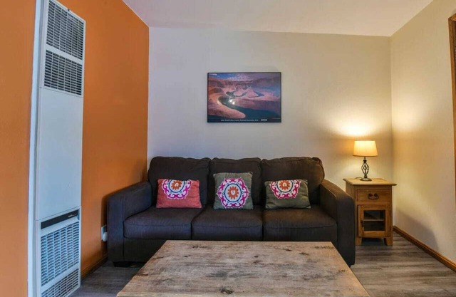 Cozy Adventure Pad Near Downtown - Rose Tree 2