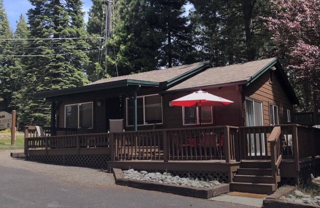 Cozy Almanor Lakefront 2 Bed / 2 Bath Cabin. Boat Ramp and Boat Slip Included