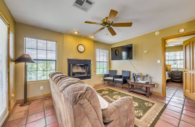 Cozy Alto Cabin w/ Grill & Mtn Views: 2 Mi to Lake