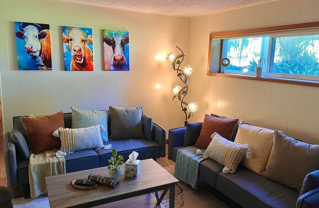 Cozy and Adorable 2 Bedroom Duplex