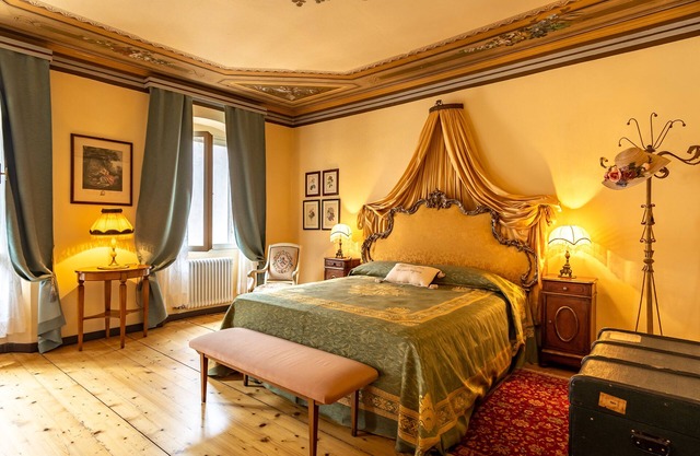 Cozy and artistic apartment in 500-year-old building in Ala.
