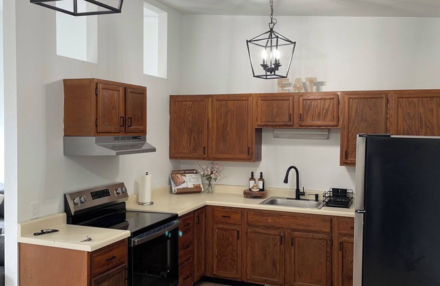 Cozy and beautiful 1-bedroom apartment in charming Albany with WiFi, AC.