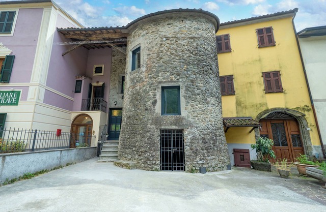 Cozy and charming medieval tower in Tuscany in strategic locations.