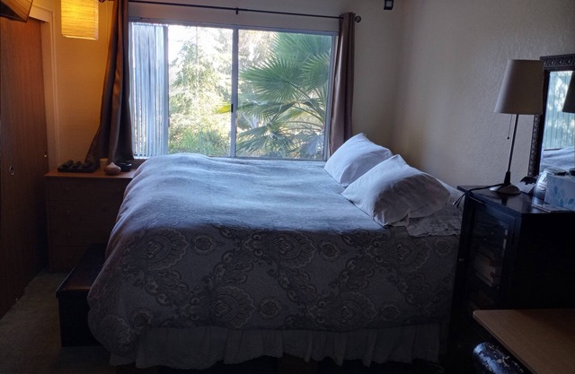 Cozy and comfortable two bedroom condo in Santa Barbara -Close to beach