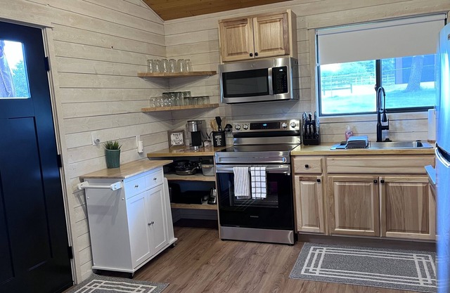 Cozy and Comfortable tiny home located by the Bitterroot River.