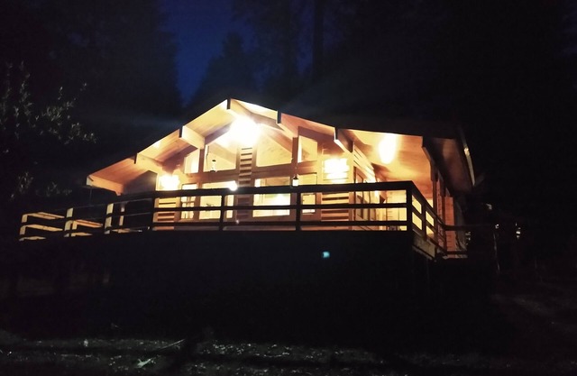 Schöne Hütte im Wald