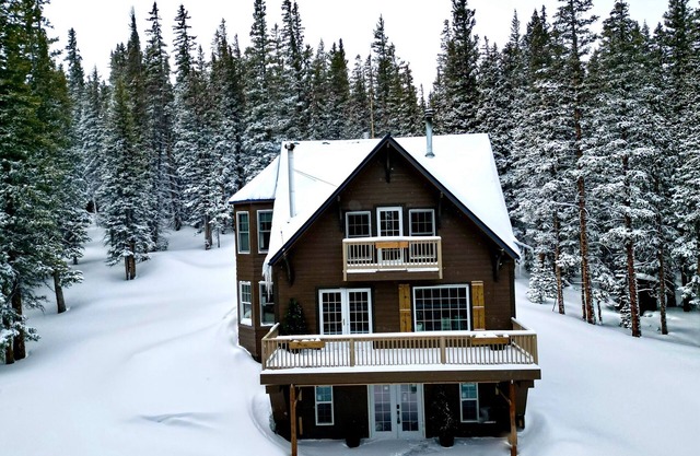 Cozy and Comfy Mountain Retreat Near Breckenridge Ski Resort
