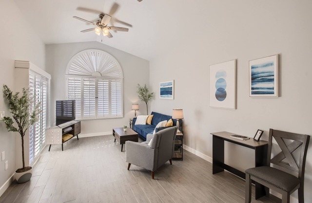 Cozy and Contemporary Tempe Condo - N Tempe location convenient to everything