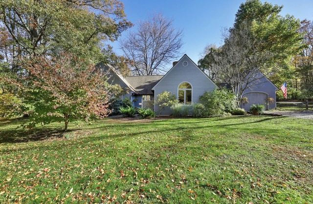Cozy and conveniently located cottage nestled in the mountains