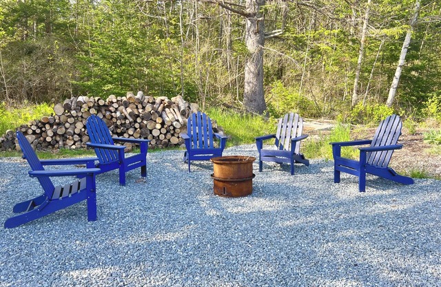 Cozy and cute Maine themed home privately situated on 4 acres! in Sullivan!