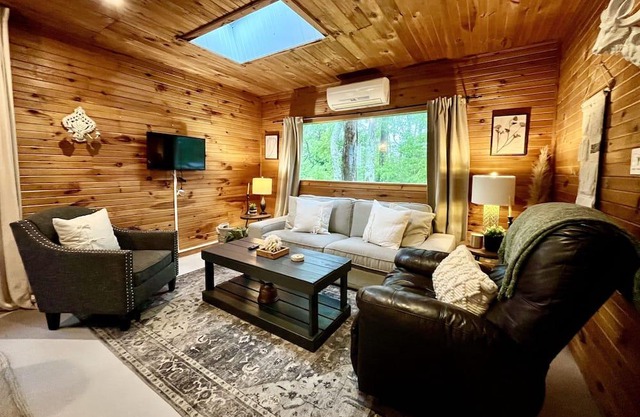 cozy and elegant cabin, 2 bedrooms cabin.