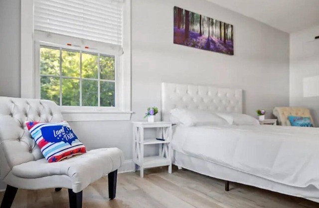 Cozy and Fun Waterford Getaway