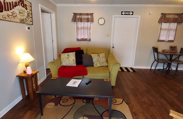 Cozy and In the Middle of it all 2br/1ba - Extended Stay!