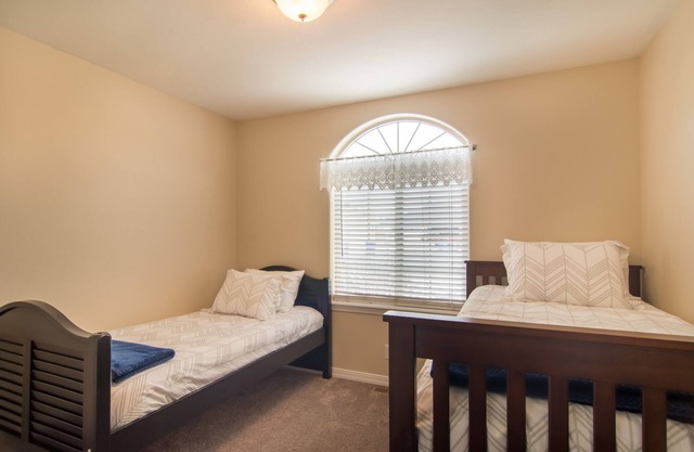 Cozy and Inviting Park Meadows House - Near St Lukes Hospital