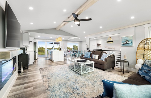 Cozy and Modern Oceanview Cottage with hot Tub
