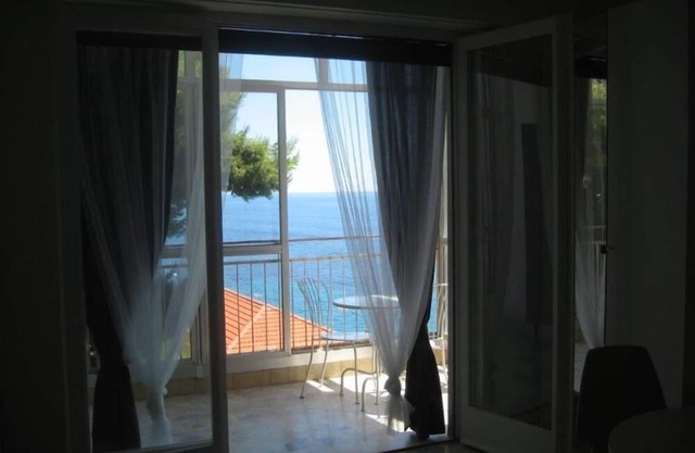 EINZIMMERWOHNUNG AM MEER, GEMÜTLICHER UND RENOVIERTER ÜBERBLICK