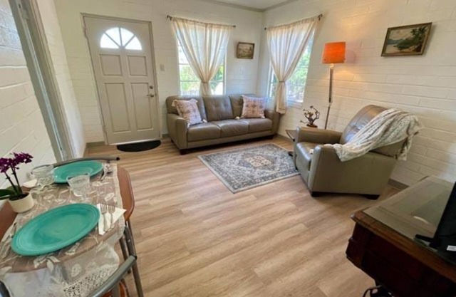 Cozy and Peaceful 1-bedroom Farmhouse in Somis