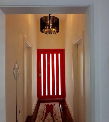 Cozy and Peaceful home surrounding by cafes and restaurants