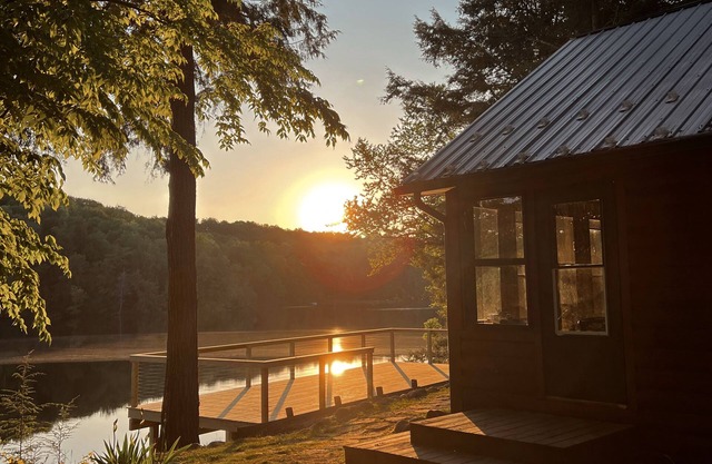 Cozy and private lakefront cabin -- perfect for large groups & family reunions!