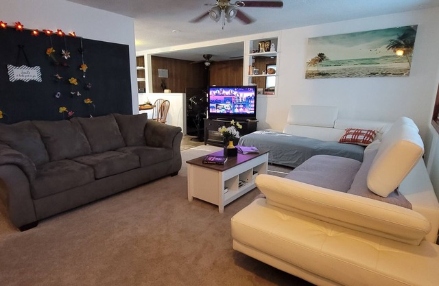 Cute and Cozy 3 Bedroom Home in the Island!