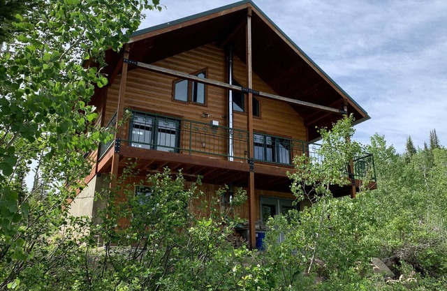 Cozy and quiet! Willow Creek Mountain Cabin with nature all to yourself!