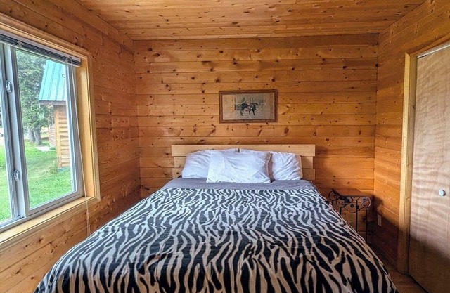 Cozy and Relaxing Getaway Cabin #10
