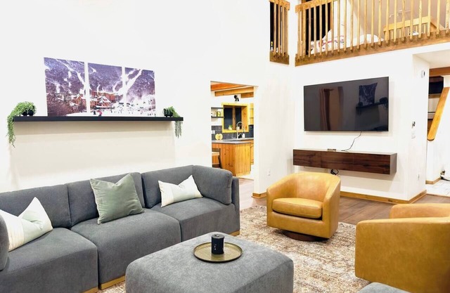 Cozy and Spacious 4BR Home with Breathtaking Views