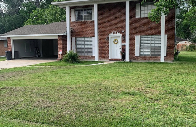 Cozy and spacious house: 7 beds & 3 bathrooms only 2 miles from I-10