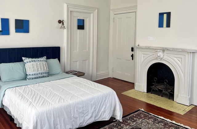 Cozy and Sunny room in historic Newburgh