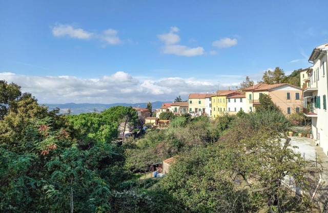 Cozy Apartment In Castellina Marittima