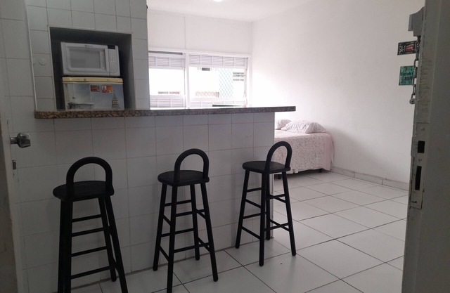 Cozy apartment 1 block from the beach!