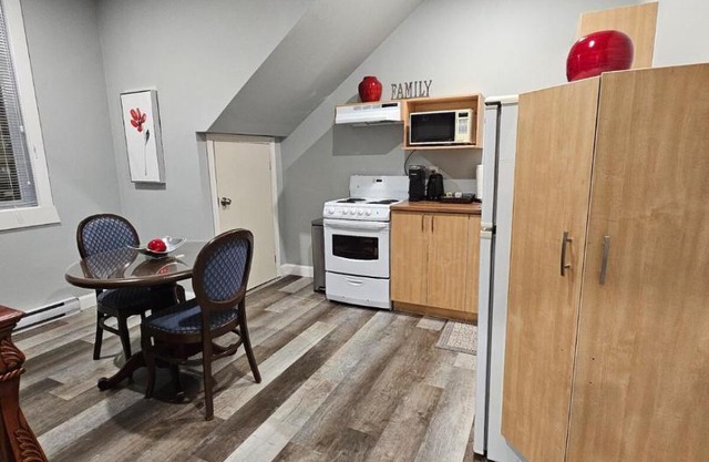 Cozy Apartment #8-B