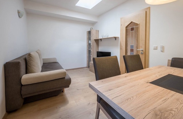 Modernes Apartment Alpenaster mit Bergblick, WLAN, Sauna, Terrasse und Balkon; Parkplätze vorhanden