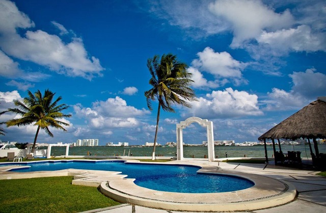 Cozy apartment by the Cancun Lagoon one bedroom