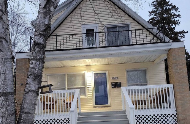 Cozy apartment close to Neshota beach and 35 minutes from Lambau field.