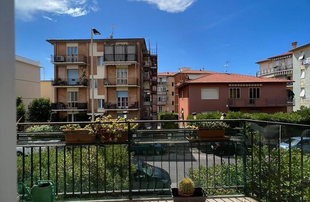 Ardenza Mare 2 bdrm air conditioned/free parking on premises