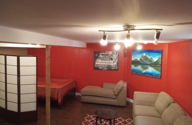 COZY APARTMENT FOR RENT GREEN NEIGHBORHOOD